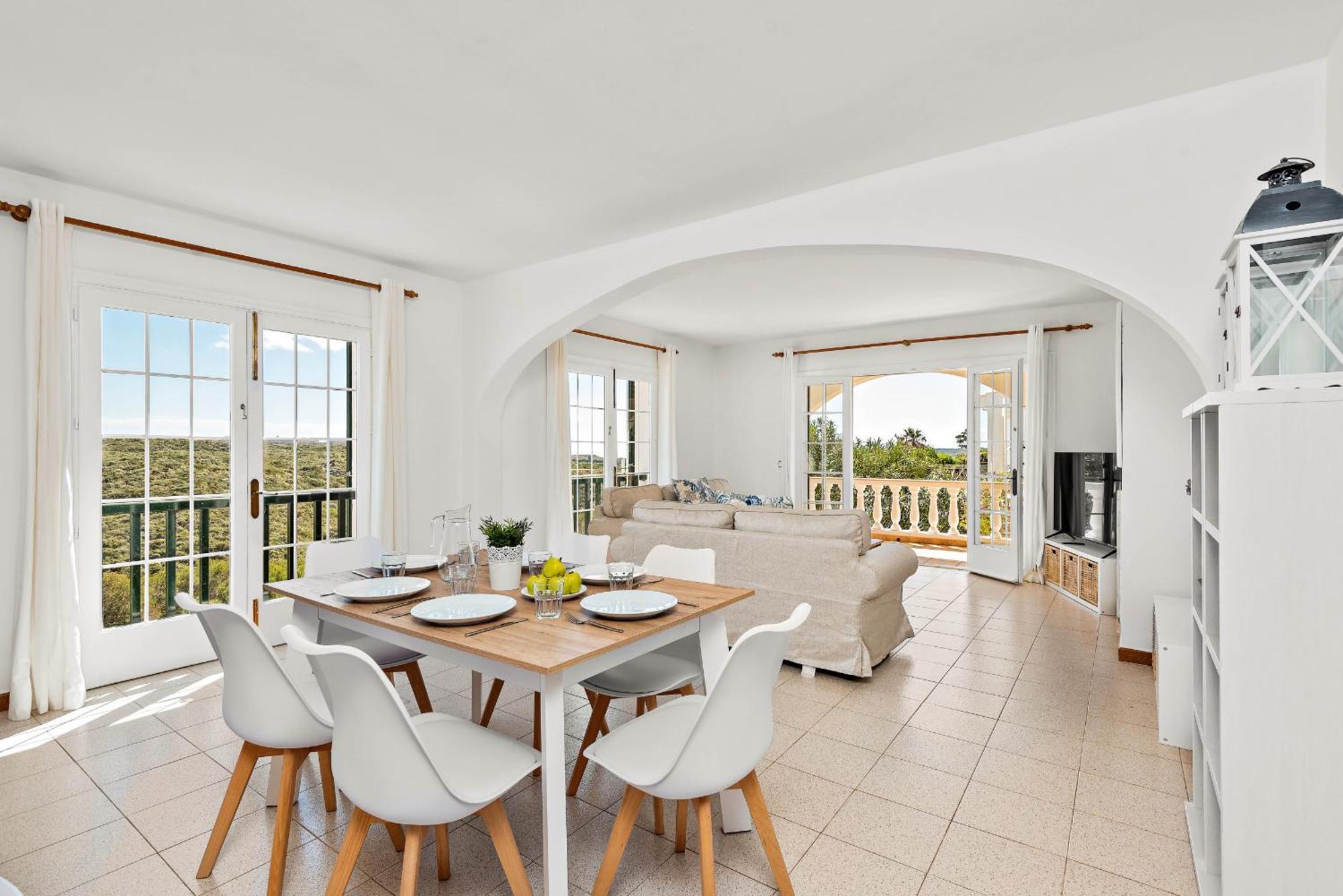 Cayetana Villa *